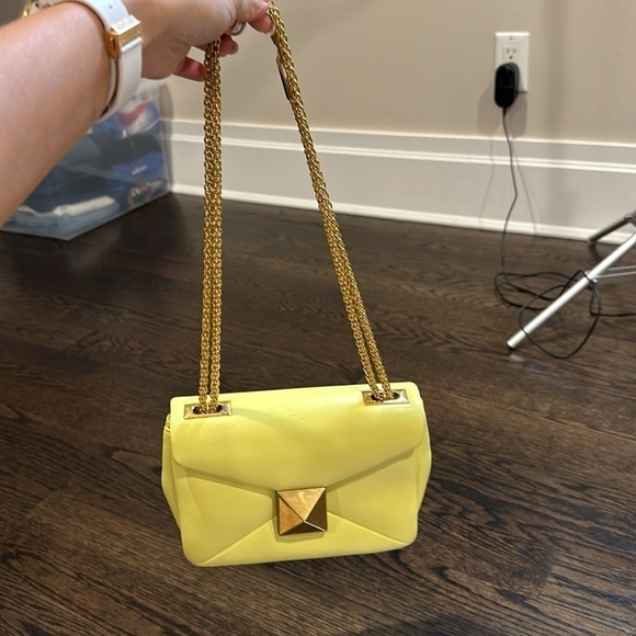 Valentino Garavani Nappa One Stud Chain Clutch Pale Yellow - Picture 9 of 10